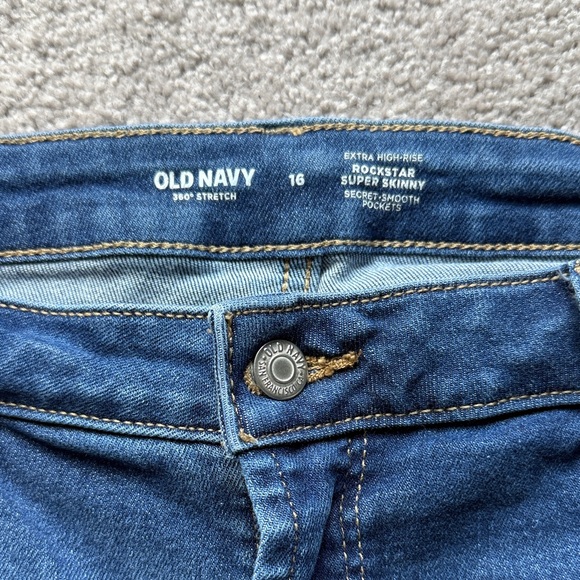 Old Navy Women's Skinny Jeans in Classic Blue - Picture 2 of 3